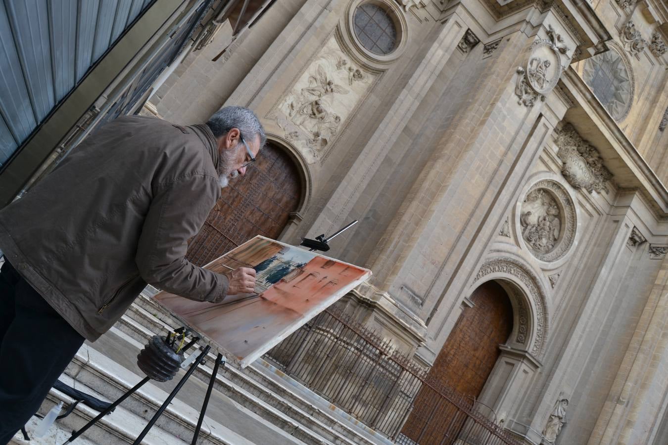 Un centenar de pintores de Andalucía Oriental celebraron el domingo, 25 de noviembre, el Día Mundial de la Acuarela, en el entorno de la Catedral de Granada