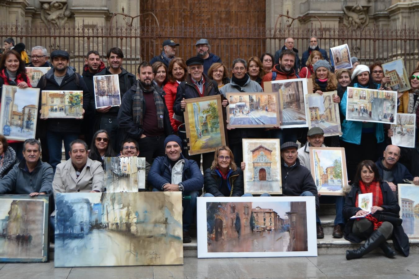 Un centenar de pintores de Andalucía Oriental celebraron el domingo, 25 de noviembre, el Día Mundial de la Acuarela, en el entorno de la Catedral de Granada