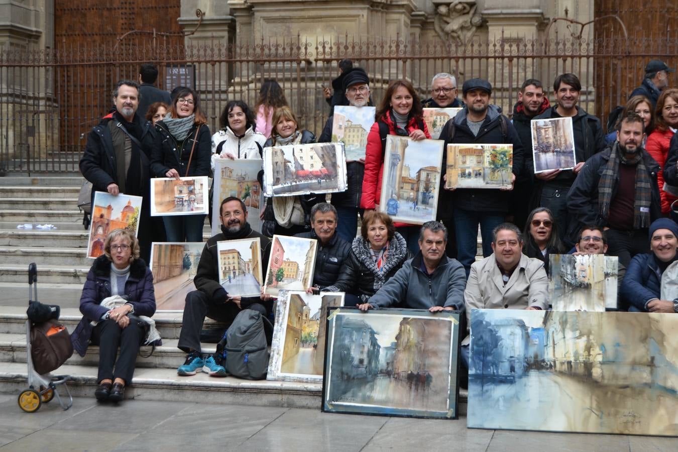 Un centenar de pintores de Andalucía Oriental celebraron el domingo, 25 de noviembre, el Día Mundial de la Acuarela, en el entorno de la Catedral de Granada