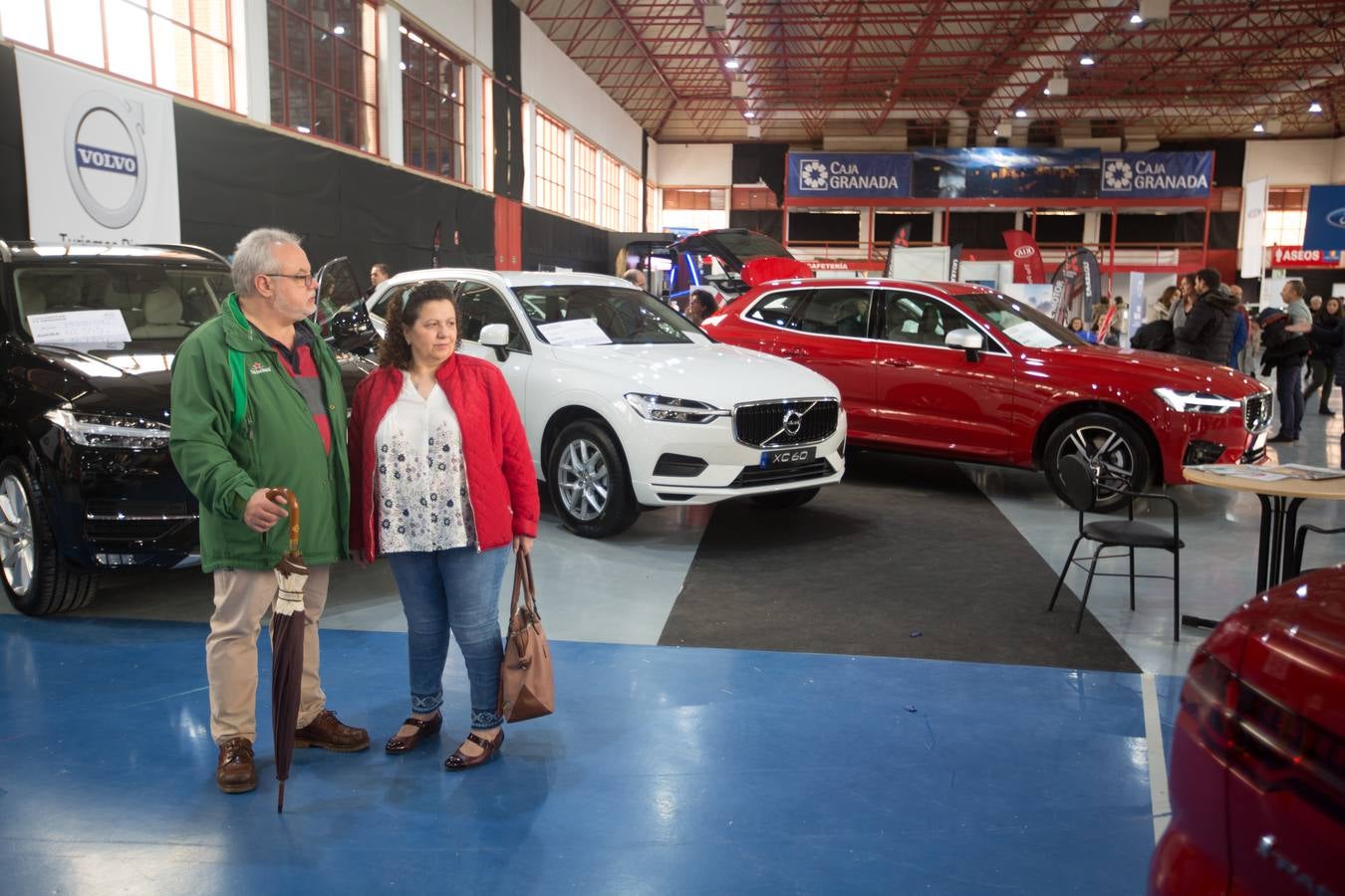 El público volvió a llenar ayer el recinto de la Feria de Muestras, que ha visto como varios miles de personas han cruzado sus puertas atraídos por los coches y motos expuestas en estos días