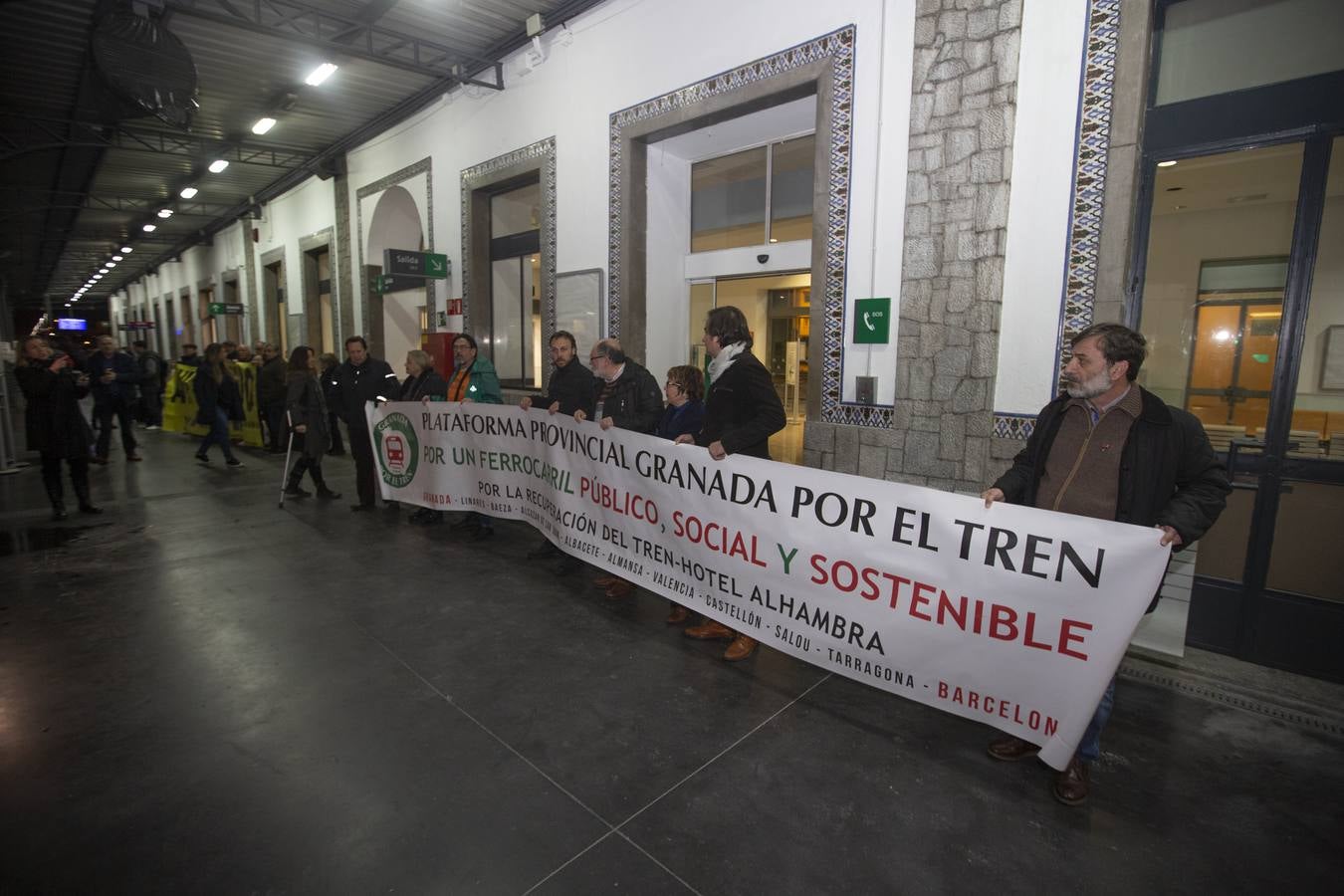 A las 7:35 horas ha partido puntual, con 110 viajeros a bordo, el Talgo que une ya Granada con Madrid en cinco horas
