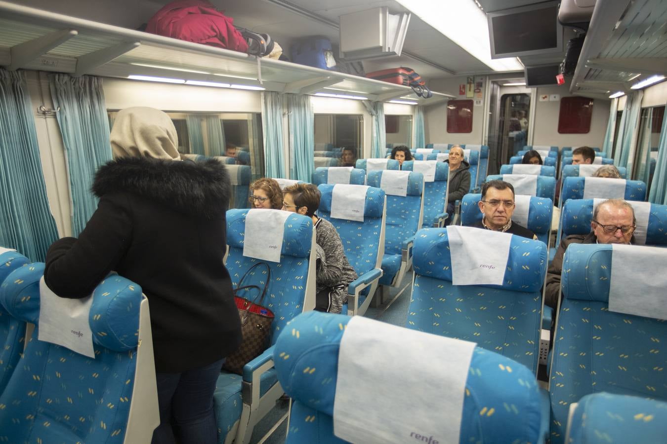 A las 7:35 horas ha partido puntual, con 110 viajeros a bordo, el Talgo que une ya Granada con Madrid en cinco horas