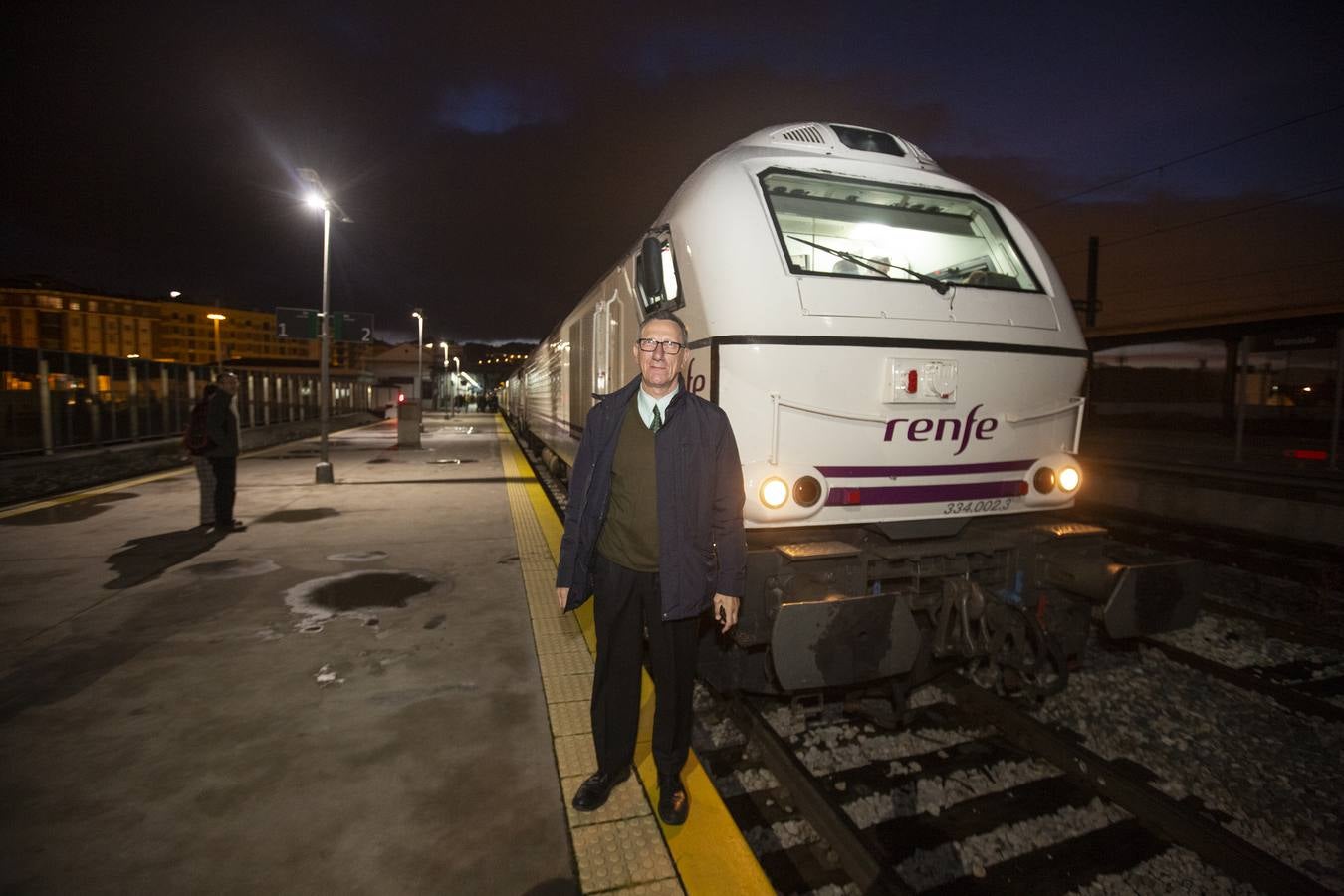 A las 7:35 horas ha partido puntual, con 110 viajeros a bordo, el Talgo que une ya Granada con Madrid en cinco horas