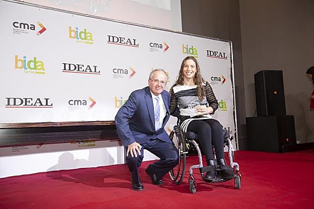 Juan Domingo Conde, de Bidafarma, junto a Eva Isidoro.