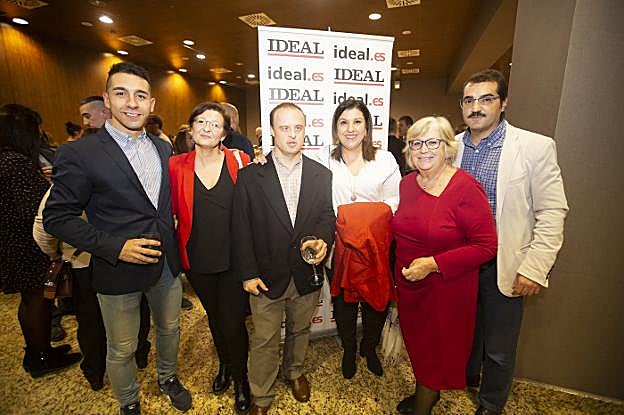 Eduardo Luna, junto a directivos de la Asociación Síndrome Down y Ciudad Accesible.