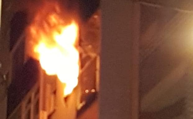 Agitación en Almería por un incendio en la calle San Leonardo