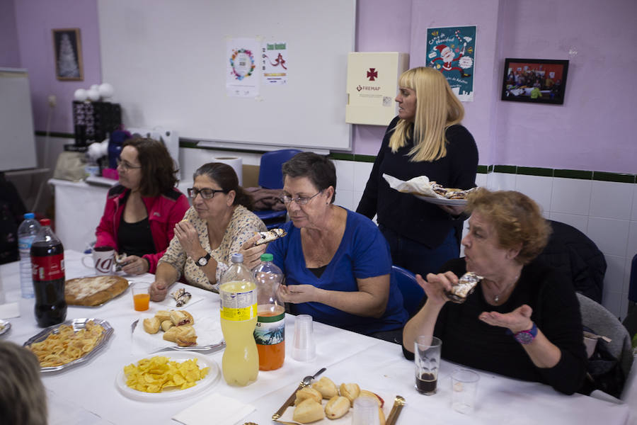 Los Álamos, Huerta Carrasco, Cuertel de Simancas, Santa Adela y La Garnatilla cuentan con estos talleres en los que los usuarios realizan actividades como costura, actividad física, bailes y se organizan excursiones