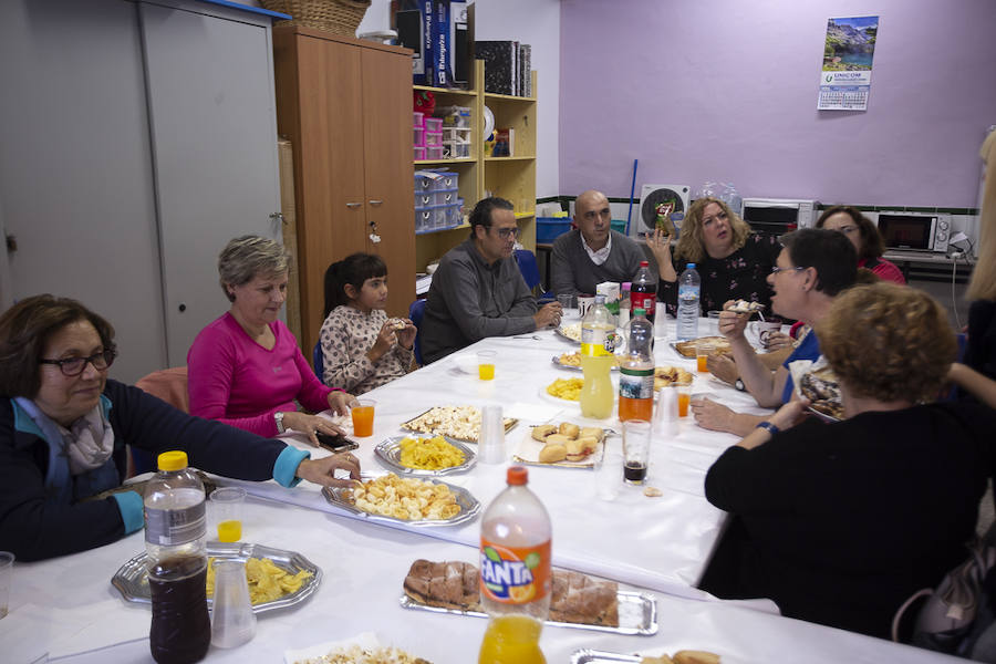 Los Álamos, Huerta Carrasco, Cuertel de Simancas, Santa Adela y La Garnatilla cuentan con estos talleres en los que los usuarios realizan actividades como costura, actividad física, bailes y se organizan excursiones