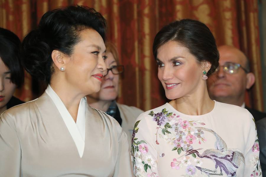 Recibimiento oficial de los Reyes al presidente de la República Popular China, Sr. Xi Jinping y su esposa, Peng Liyuan, en el Palacio Real de Madrid.
