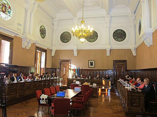 Pleno ordinario celebrado ayer en la Diputación.