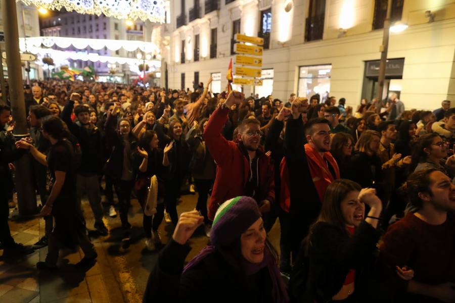 La concentración, convocada a las 18.00 horas, ha derivado en una manifestación que ha obligado a cortar calles del centro.