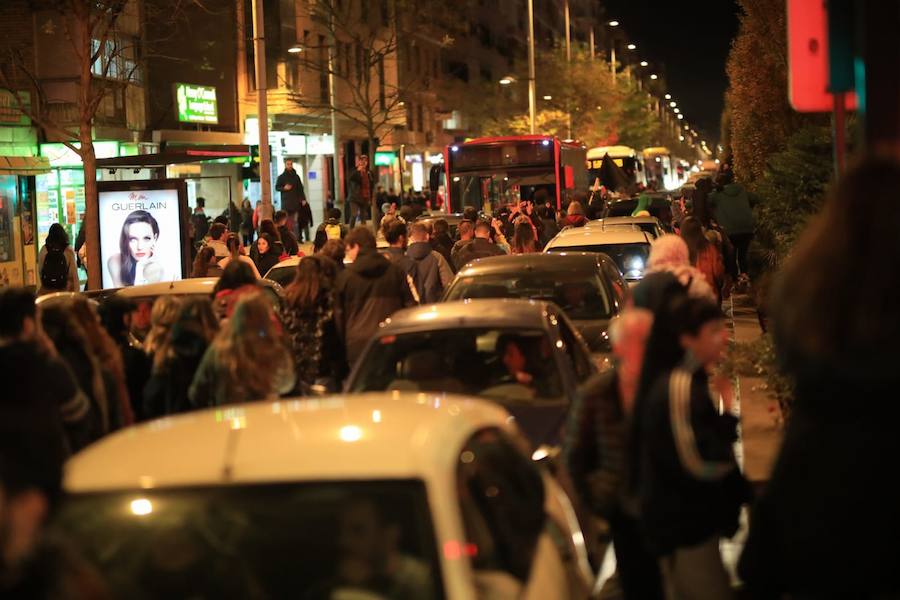 La concentración, convocada a las 18.00 horas, ha derivado en una manifestación que ha obligado a cortar calles del centro.