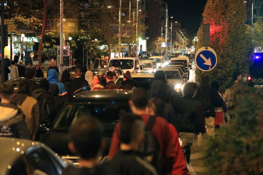 La concentración, convocada a las 18.00 horas, ha derivado en una manifestación que ha obligado a cortar calles del centro.