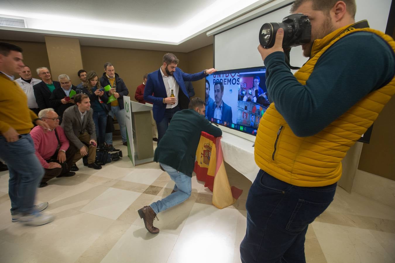 Repaso en instantáneas de una jornada intensa de elecciones en Granada