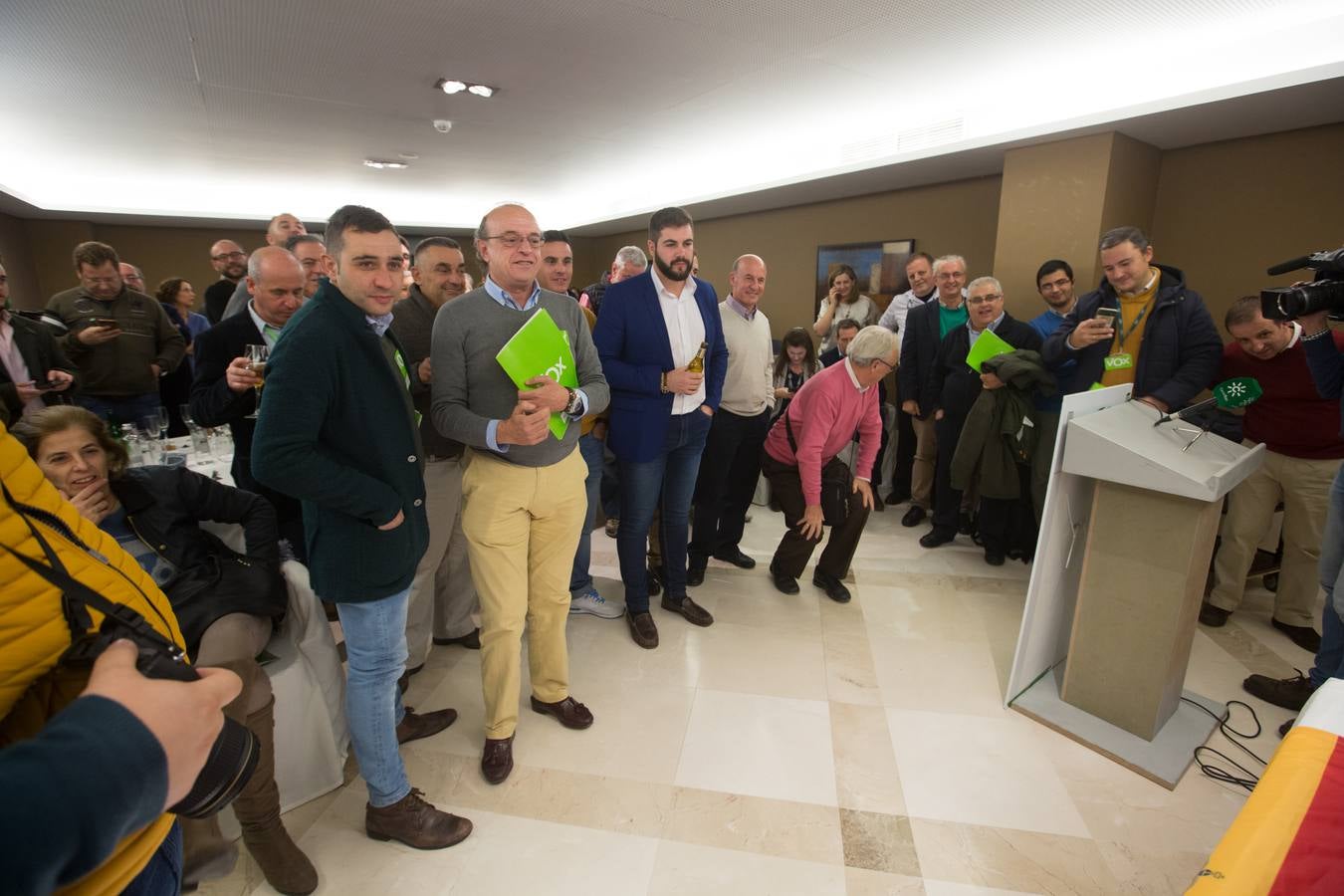 Repaso en instantáneas de una jornada intensa de elecciones en Granada