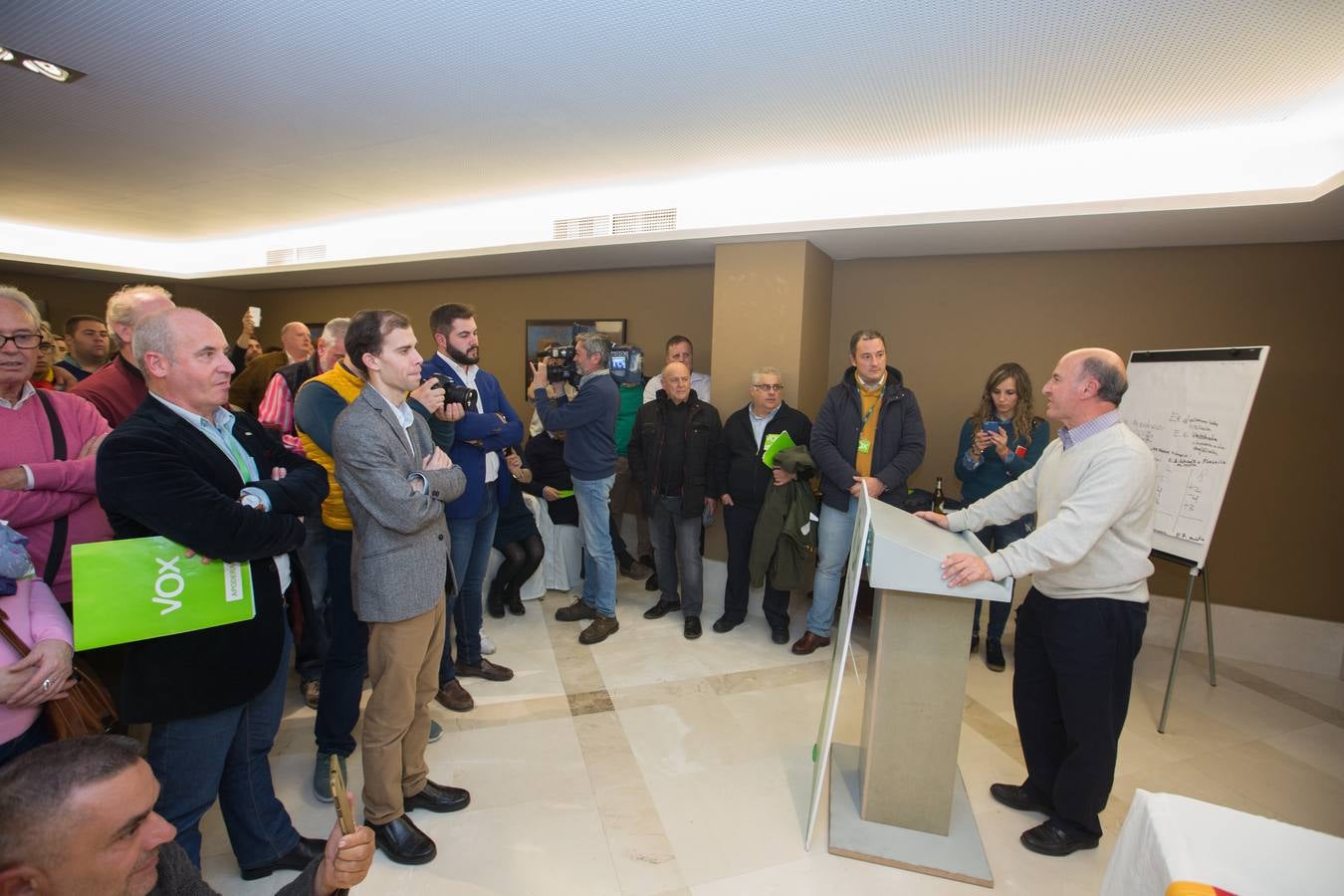 Repaso en instantáneas de una jornada intensa de elecciones en Granada