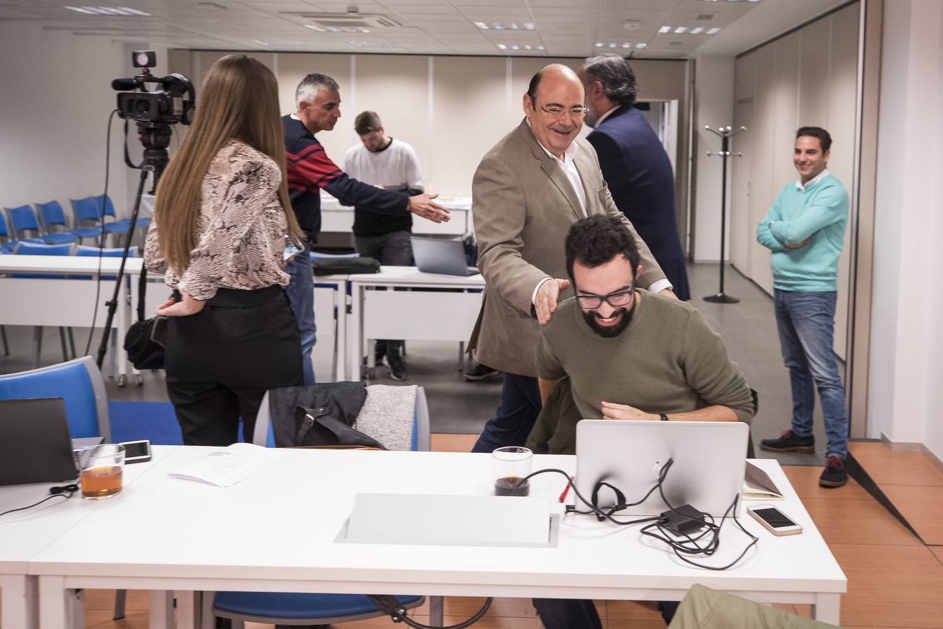 Repaso en instantáneas de una jornada intensa de elecciones en Granada