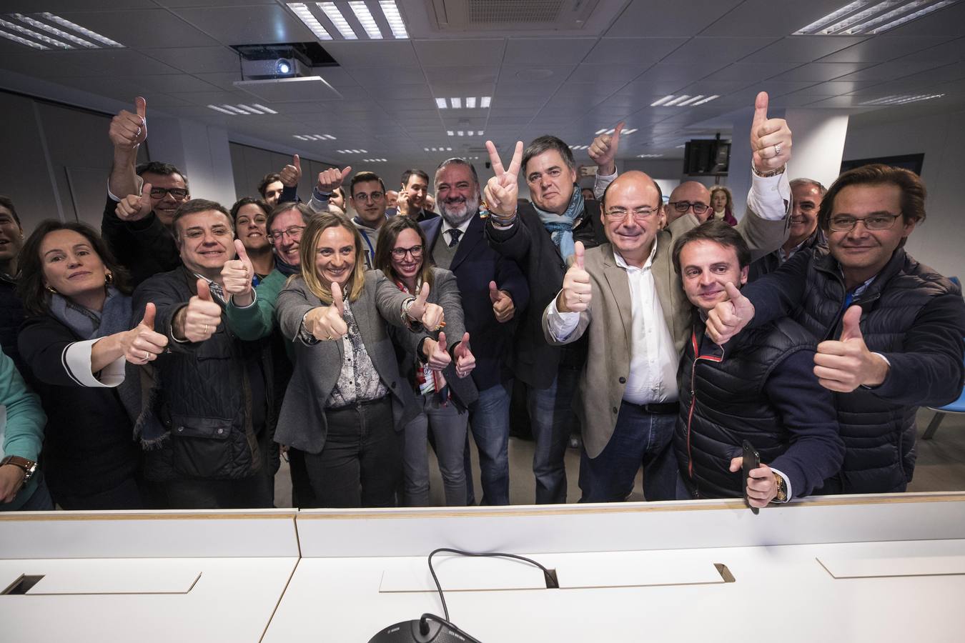 Repaso en instantáneas de una jornada intensa de elecciones en Granada