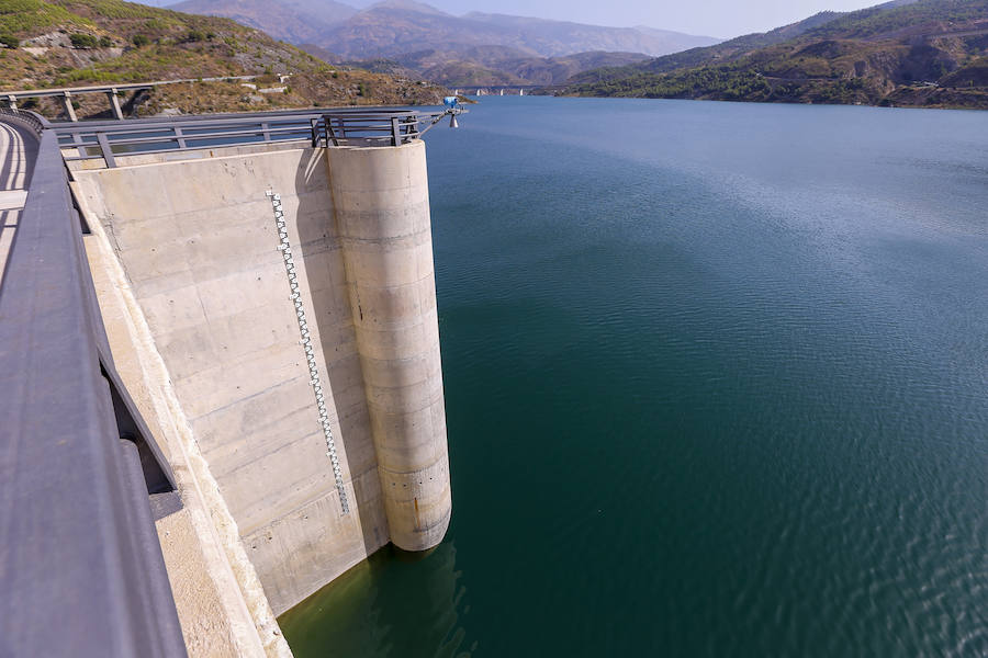 Los regantes llevan años esperando las conducciones