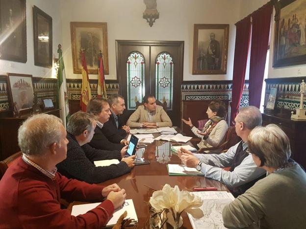Reunión de representantes de la Junta y del Ayuntamiento de Arjona.