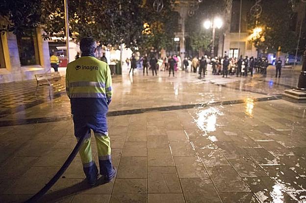 Desalojo pacífico de la concentración en la Plaza del Carmen