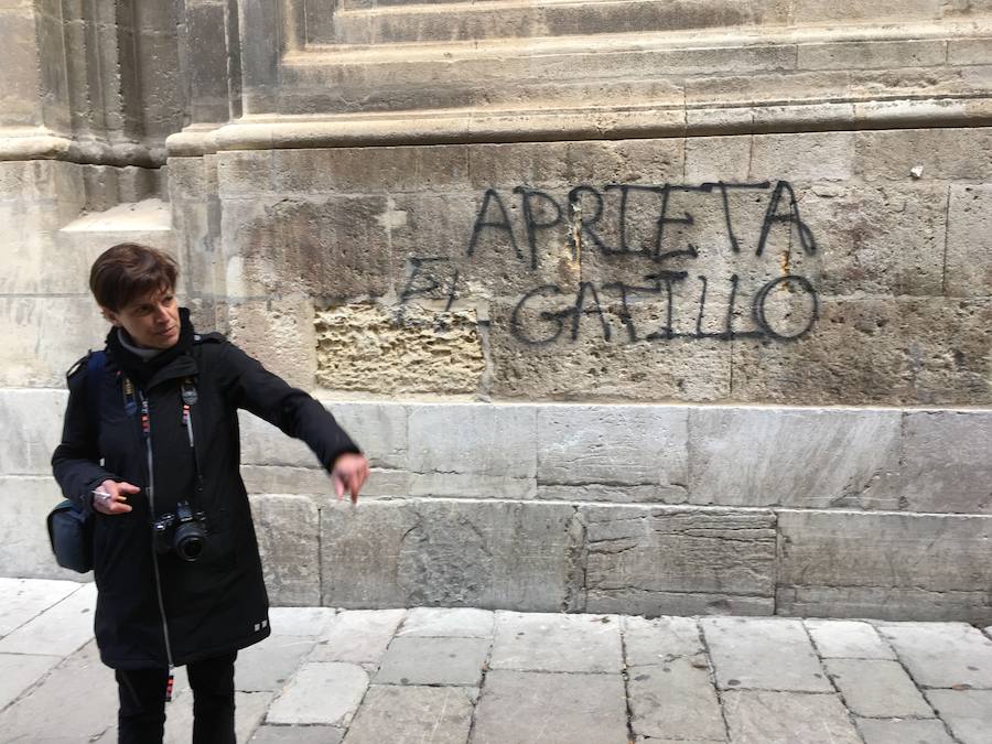 El Arzobispado ha detectado dos pintadas recientes, investigadas por la Policía Local, que se suman a las que no se pueden borrar o 'reaparecen' con el tiempo