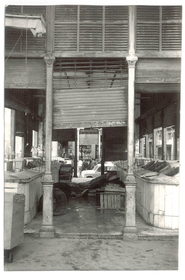 Puesto del antiguo mercado de la Romanilla. Noviembre de 1970