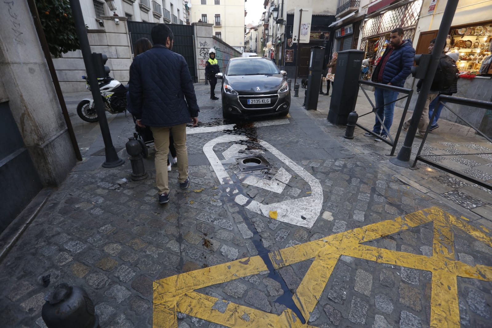 Todo apunta a que el conductor se saltó un semáforo en rojo y le saltó la pilona justo en el momento de pasar