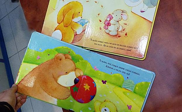 'Papá aventurero y mamá chacha': Facua denuncia a una editorial por machismo en sus libros infantiles