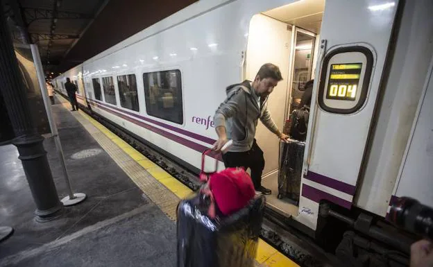 El Talgo Granada-Madrid registra 2.300 viajeros en los primeros 15 días de servicio