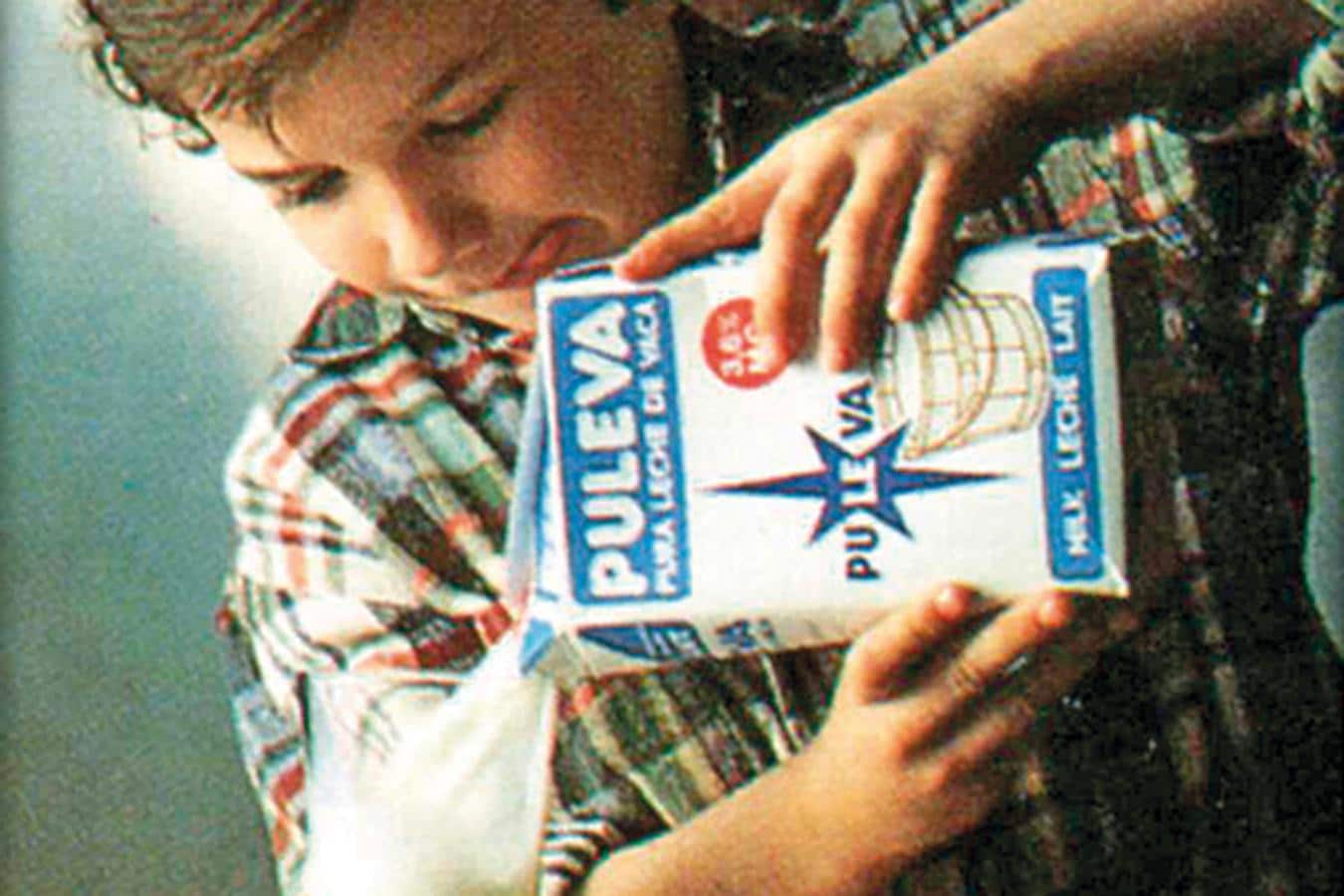 1986. PULEVA, PURA LECHE DE VACA. La exitosa campaña publicitaria, apoyada en el viejo lema “Pura leche de vaca”, consiguió aumentar las ventas de leche clásica un 10%.