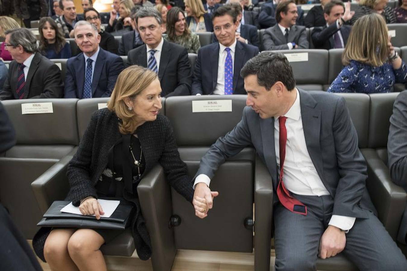 Personas de diferentes ámbitos de la sociedad granadina estuvieron en el Parque de las Ciencias para asistir al evento