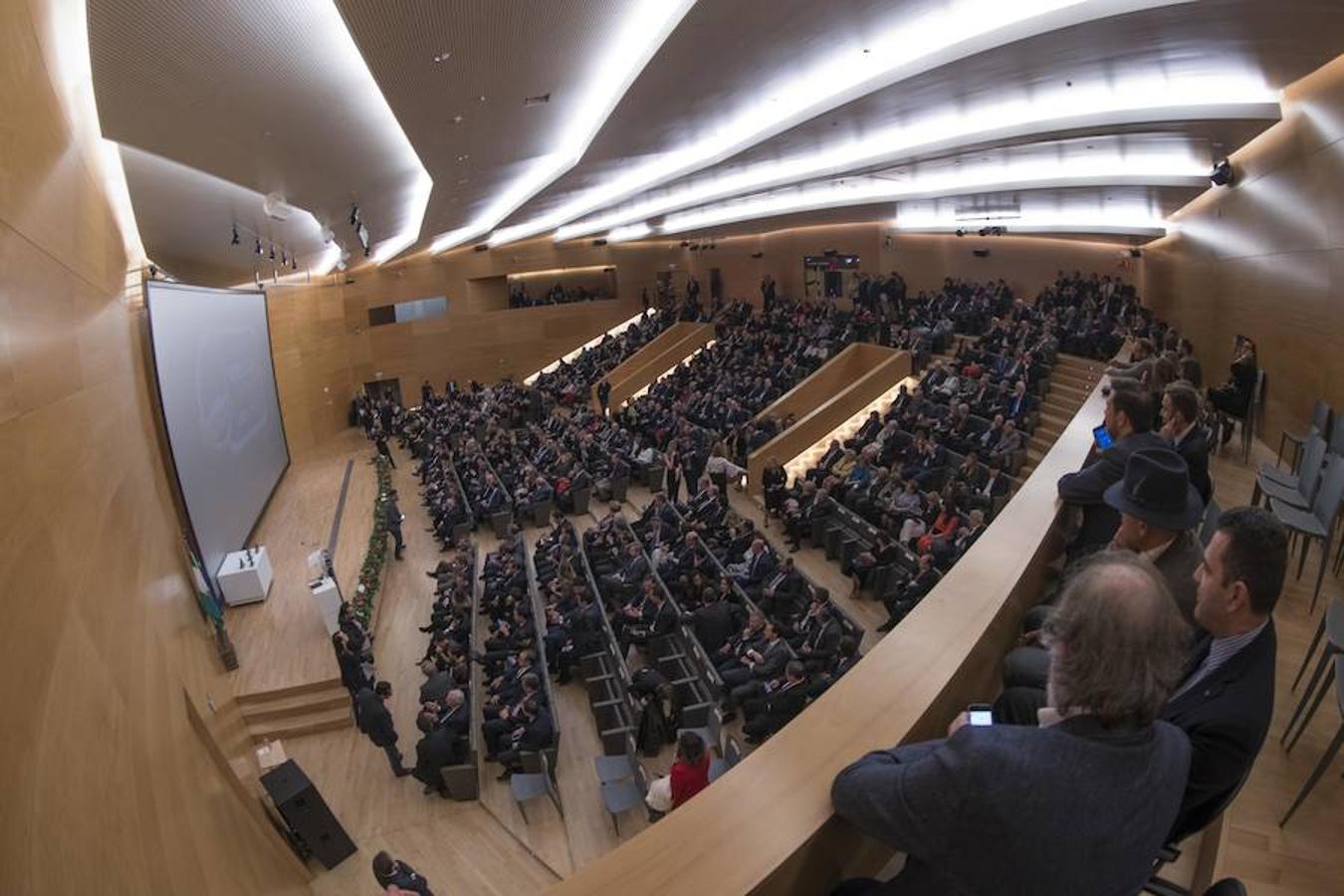 Personas de diferentes ámbitos de la sociedad granadina estuvieron en el Parque de las Ciencias para asistir al evento