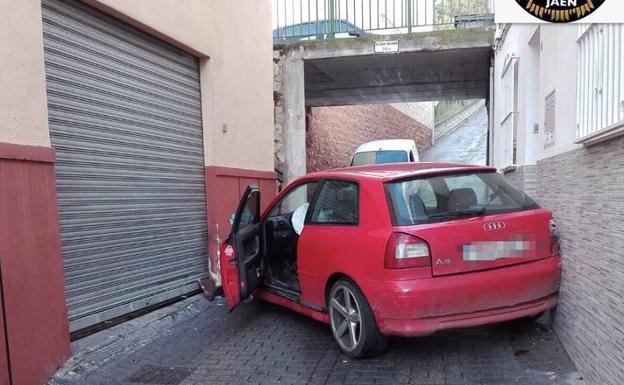 Se choca con dos casas en Jaén estando bebido y drogado y alega que se ha dormido