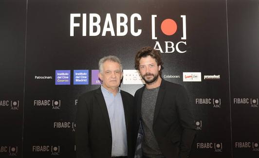 El director de FIBABC, Pedro Touceda, junto a Álvaro Morte.