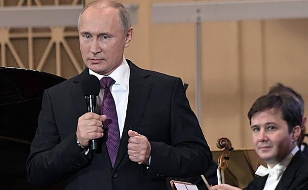 Vladimir Putin en un concierto de música clásica. 