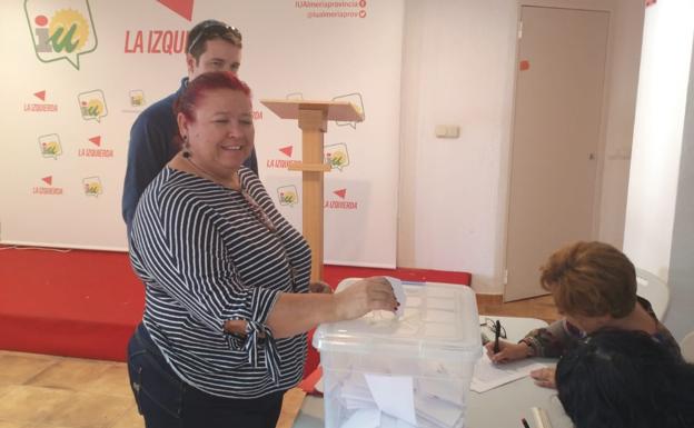 Amalia Román gana las primarias de IU en Almería con casi el 70%