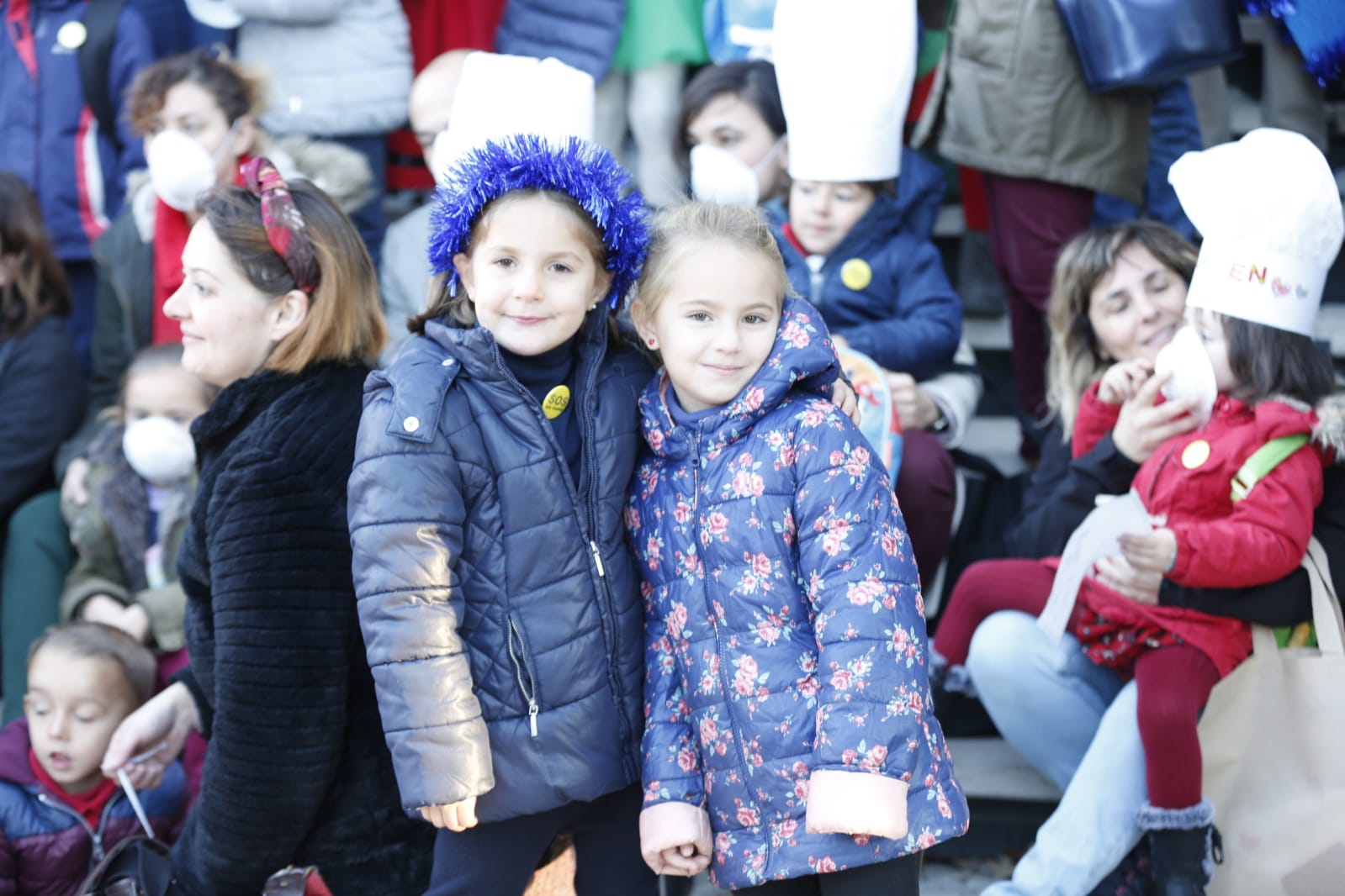 Madres, padres y alumnos del centro de Infantil y Primaria sufren cada mañana los 'malos humos' de la calle Rector Marín Ocete