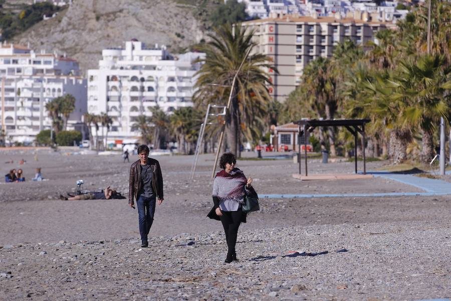 En vísperas de Navidad el buen tiempo acompaña en el litoral granadino