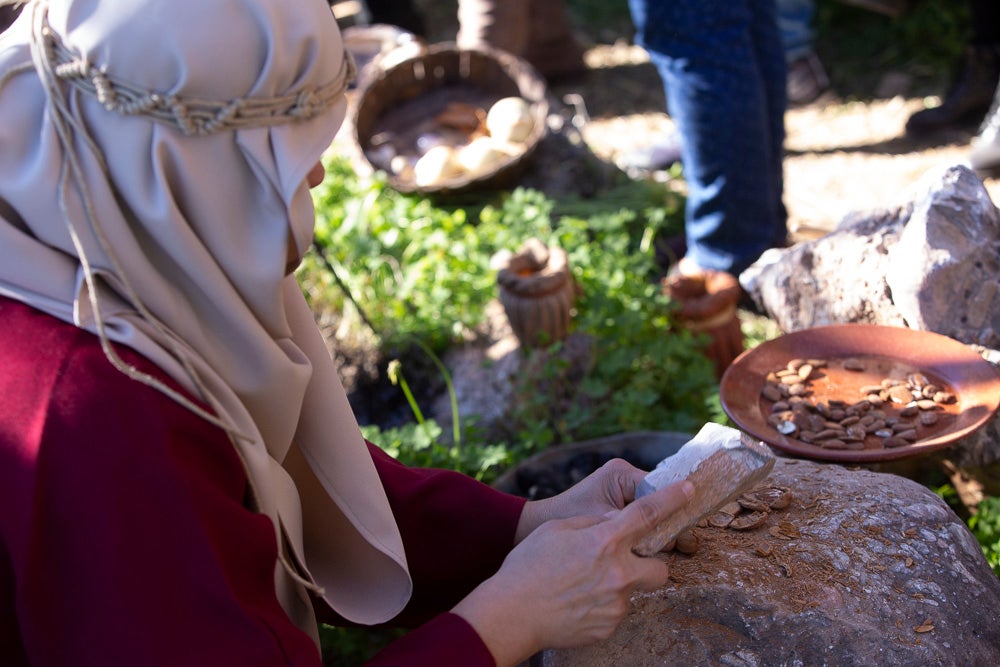 El anejo motrileño de Tablones ha vuelto a organizar su exitoso Belén Viviente, que el municipio 'utiliza' como reclamo turístico