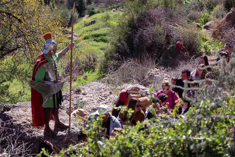 El anejo motrileño de Tablones ha vuelto a organizar su exitoso Belén Viviente, que el municipio 'utiliza' como reclamo turístico