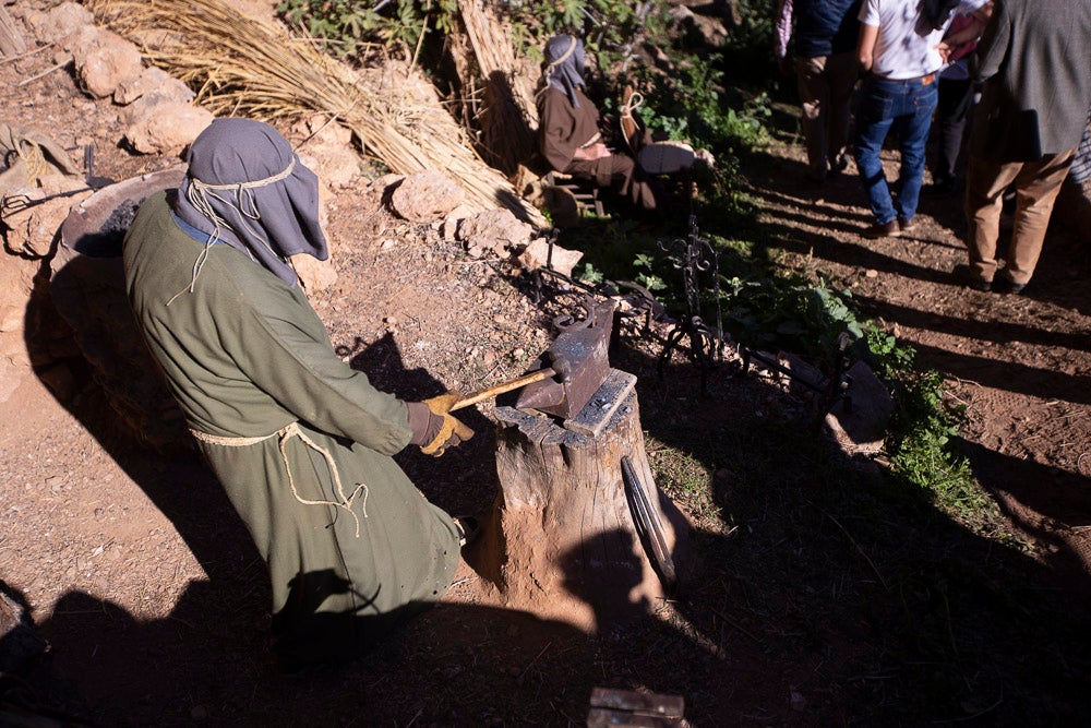 El anejo motrileño de Tablones ha vuelto a organizar su exitoso Belén Viviente, que el municipio 'utiliza' como reclamo turístico