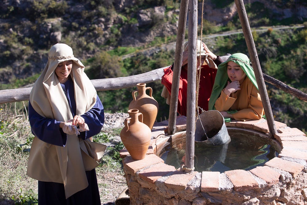 El anejo motrileño de Tablones ha vuelto a organizar su exitoso Belén Viviente, que el municipio 'utiliza' como reclamo turístico