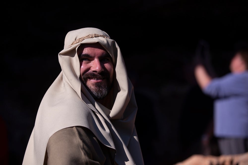 El anejo motrileño de Tablones ha vuelto a organizar su exitoso Belén Viviente, que el municipio 'utiliza' como reclamo turístico