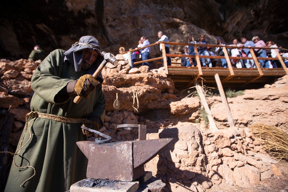 El anejo motrileño de Tablones ha vuelto a organizar su exitoso Belén Viviente, que el municipio 'utiliza' como reclamo turístico