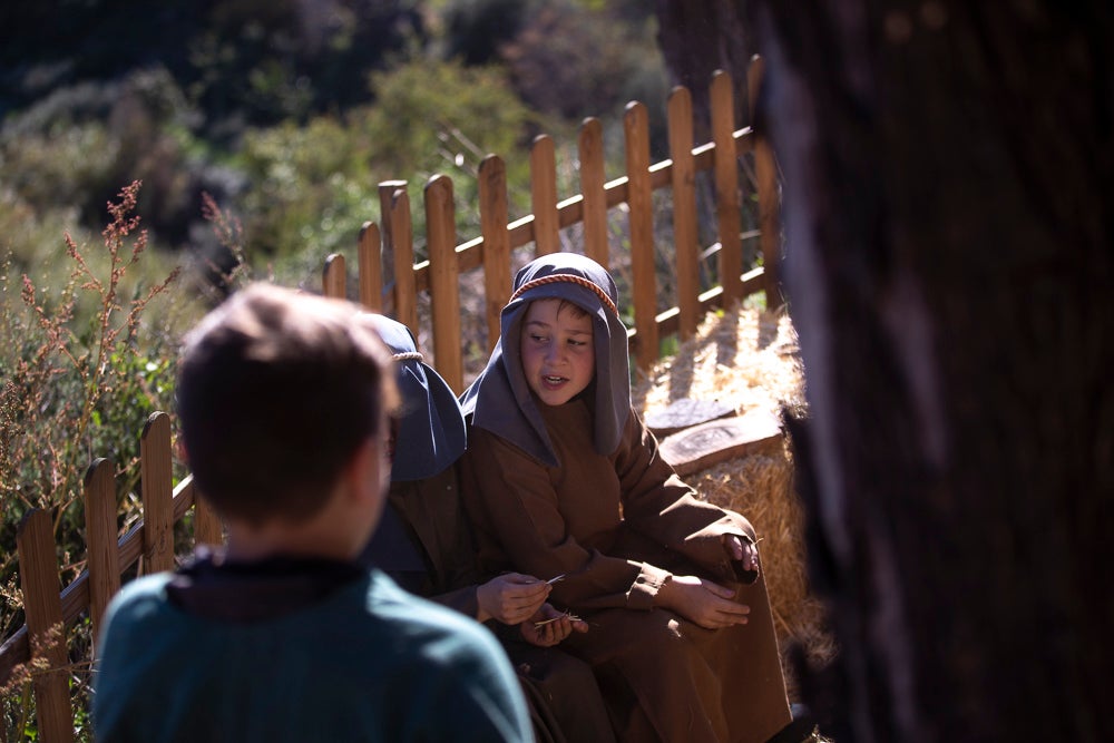 El anejo motrileño de Tablones ha vuelto a organizar su exitoso Belén Viviente, que el municipio 'utiliza' como reclamo turístico