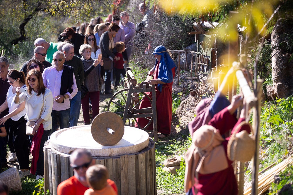 El anejo motrileño de Tablones ha vuelto a organizar su exitoso Belén Viviente, que el municipio 'utiliza' como reclamo turístico