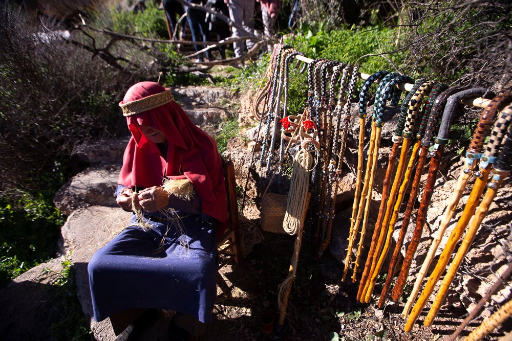 El anejo motrileño de Tablones ha vuelto a organizar su exitoso Belén Viviente, que el municipio 'utiliza' como reclamo turístico