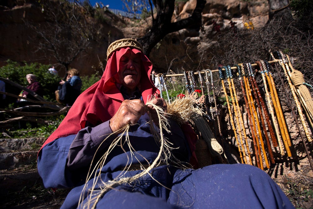 El anejo motrileño de Tablones ha vuelto a organizar su exitoso Belén Viviente, que el municipio 'utiliza' como reclamo turístico