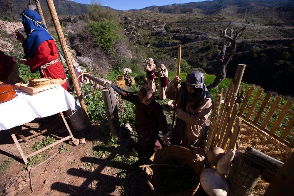 El anejo motrileño de Tablones ha vuelto a organizar su exitoso Belén Viviente, que el municipio 'utiliza' como reclamo turístico